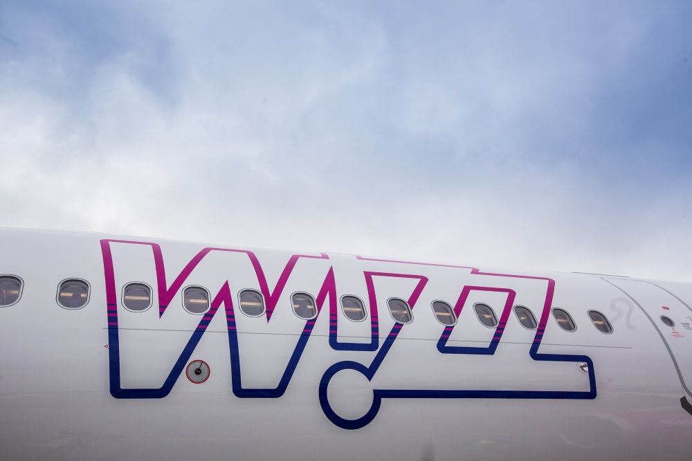 Wizzair-A321-official-FA_20151124_0405