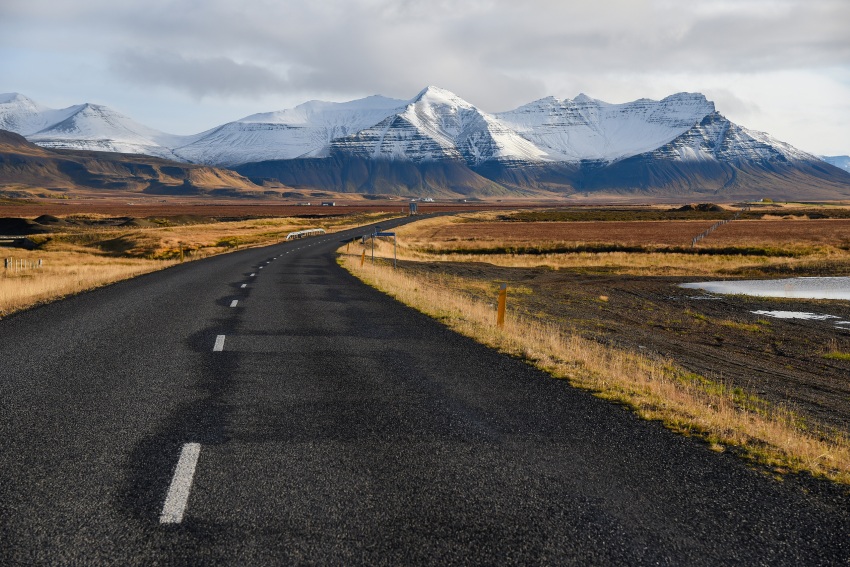 Islandia Islandia-pusta-droga-Fotolia_97446269_Subscription_Monthly_M-zephyr_r-1687x1126px-resize850x567px