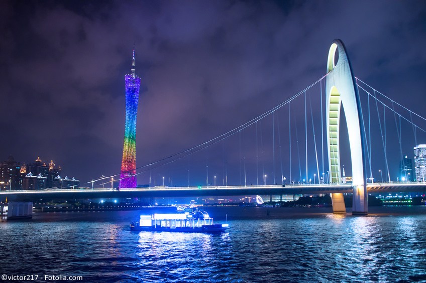 Kanton Chinynight view of Guangzhou Tower and Pearl River
