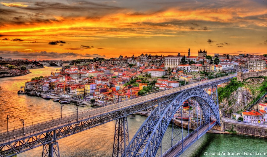 Piękne Porto w wakacje. Dużo terminów lotów z Polski!