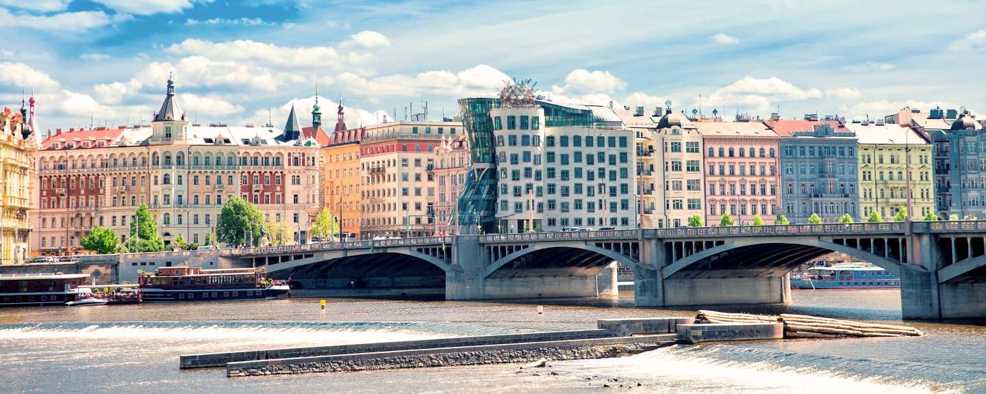 Tańczący Dom – niezwykły hotel w sercu Pragii