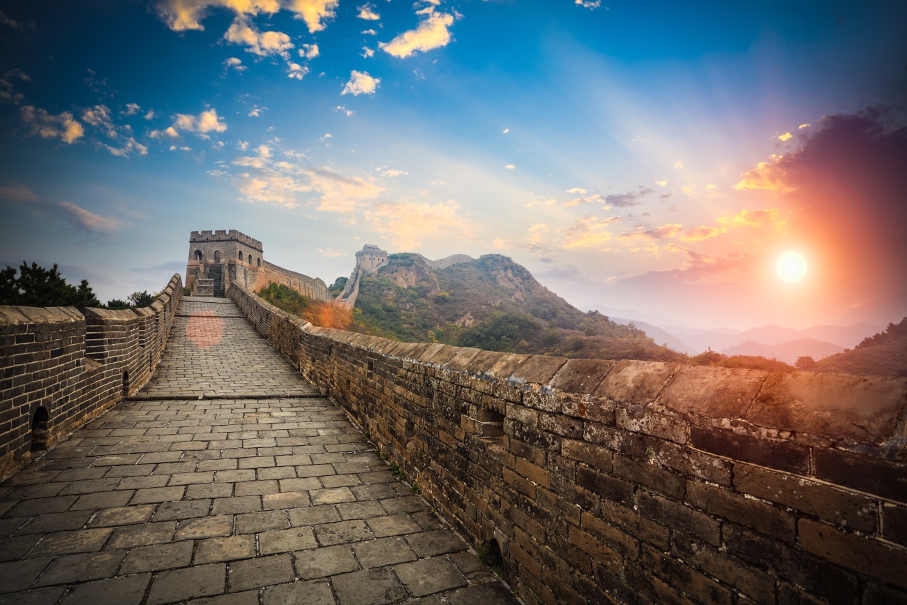 chiny pekin the great wall with sunset glow,jinshanling,China