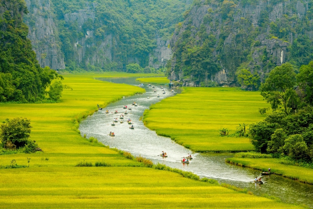 Wietnam-pole-ryzowe-rzeka-Depositphotos_37768795_original-1200x801px