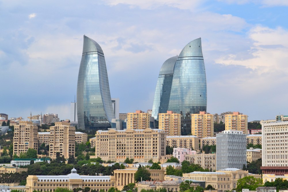 Azerbejdzan Baku Azerbejdżan Azerbejdzan-wieze-widok-panorama-Depositphotos_53032047_original-1000x667px
