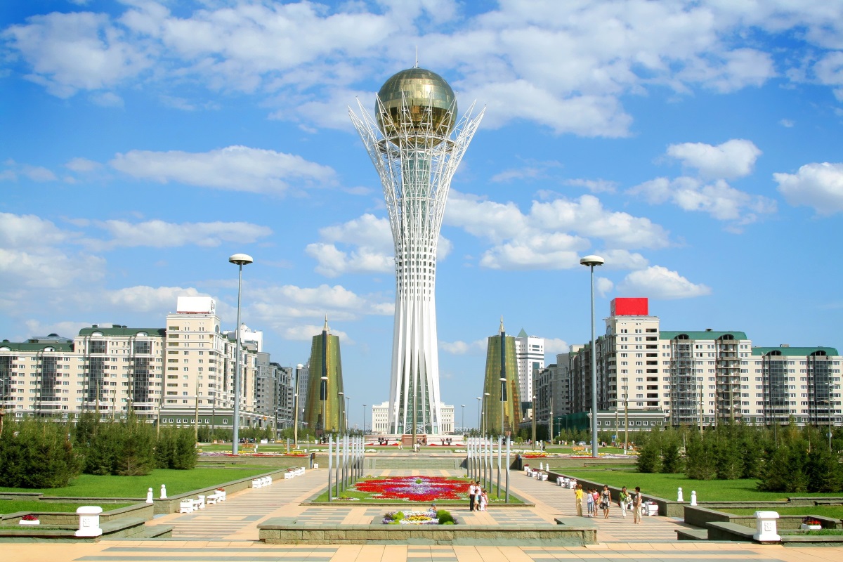 Kazachstan w Szalonej Środzie. Promocja PLL LOT jest dostępna tylko w środę