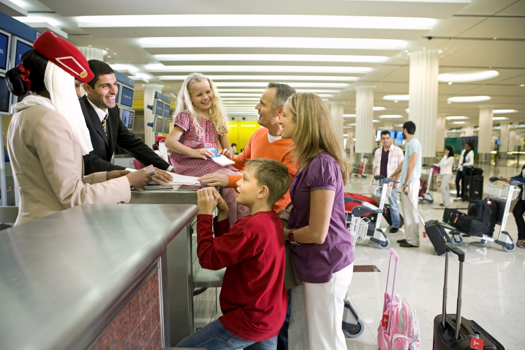 Jak podróżować samolotem z dzieckiem? Kilka porad od Emirates