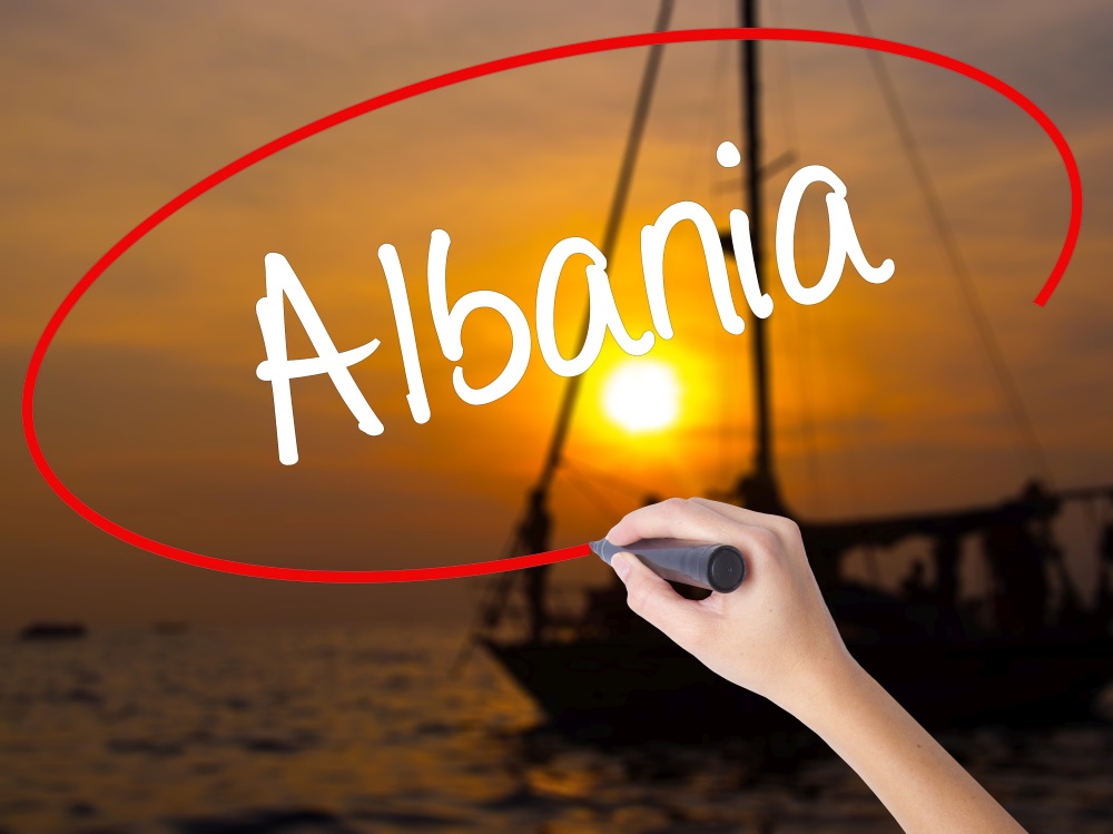 Przeloty także w wakacje: Albania bezpośrednio tanią linią