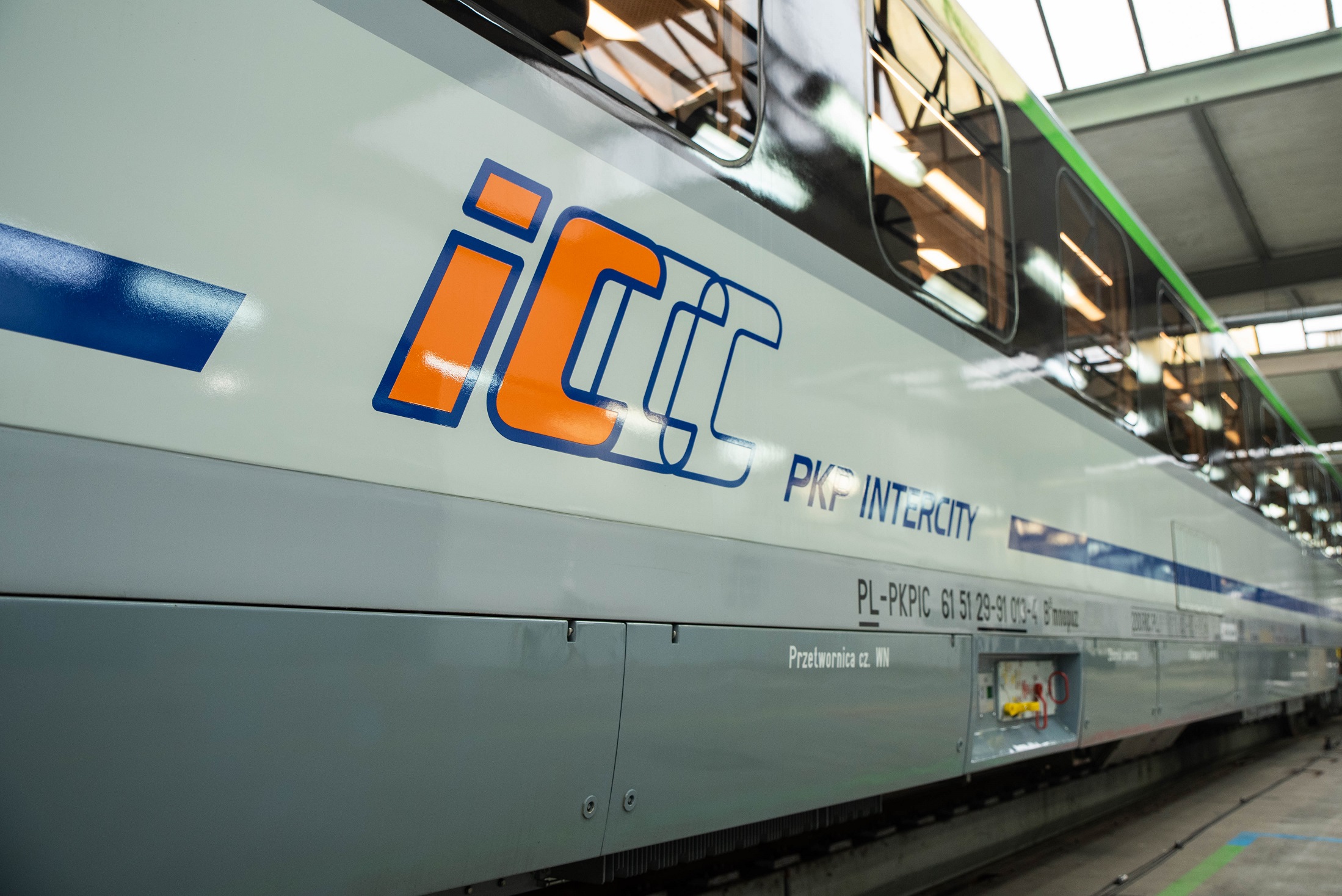 PKP Intercity uruchomiło wzmacniacze sieci komórkowych w wagonach